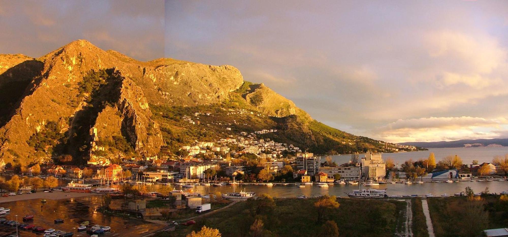 Luxury City Centre Apartment With Stunning View Omiš Exterior foto